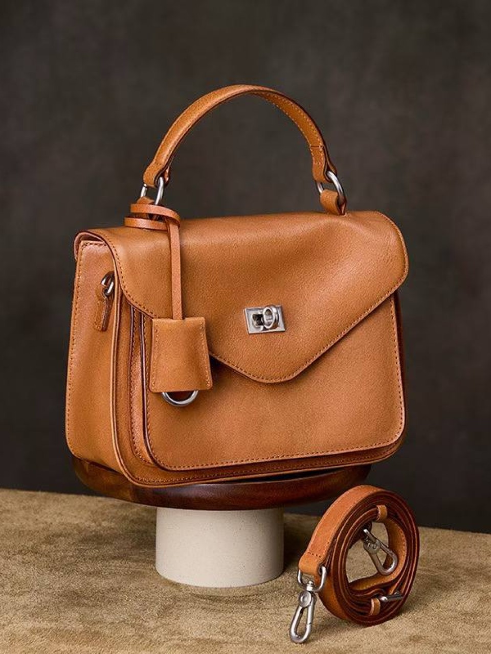 ტყავის ჩანთები