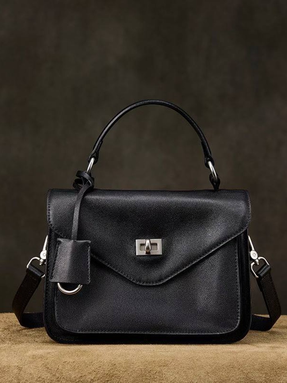 ტყავის ჩანთები