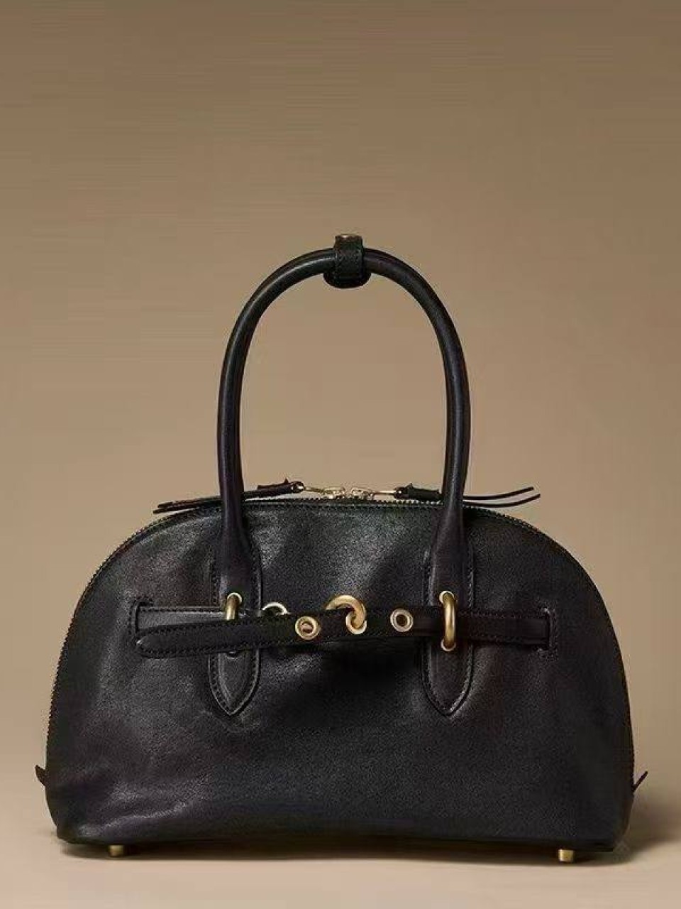 ტყავის ჩანთები