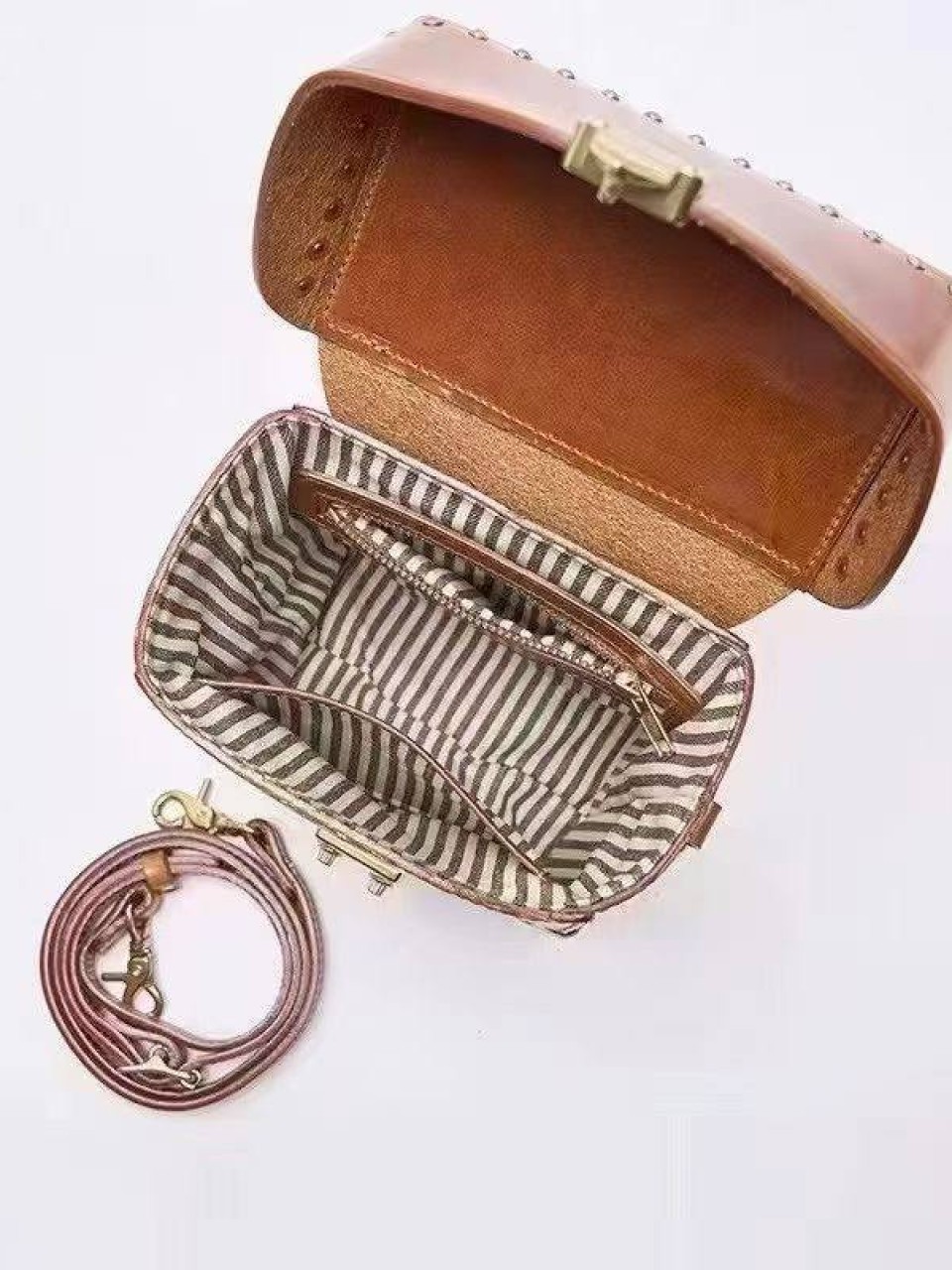 ტყავის ჩანთები