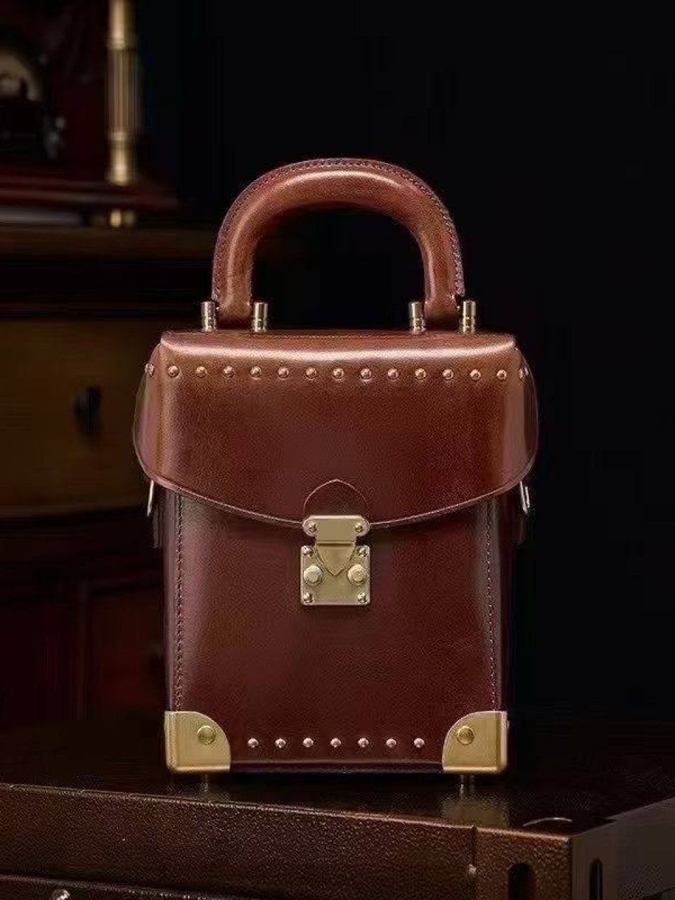 ტყავის ჩანთები