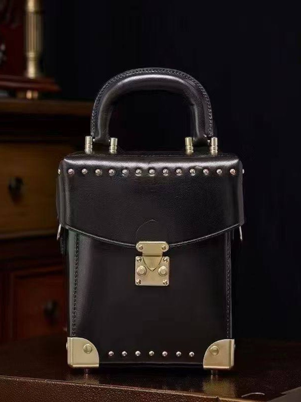 ტყავის ჩანთები