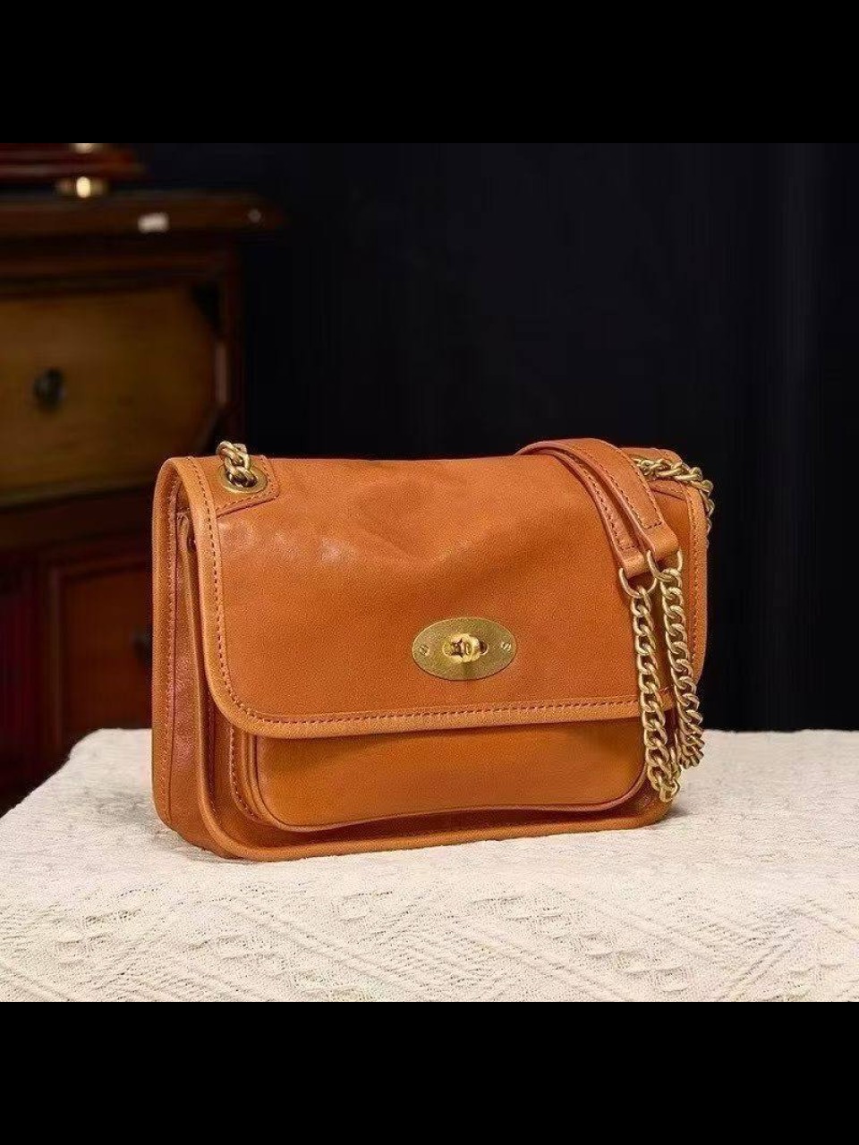 ტყავის ჩანთები