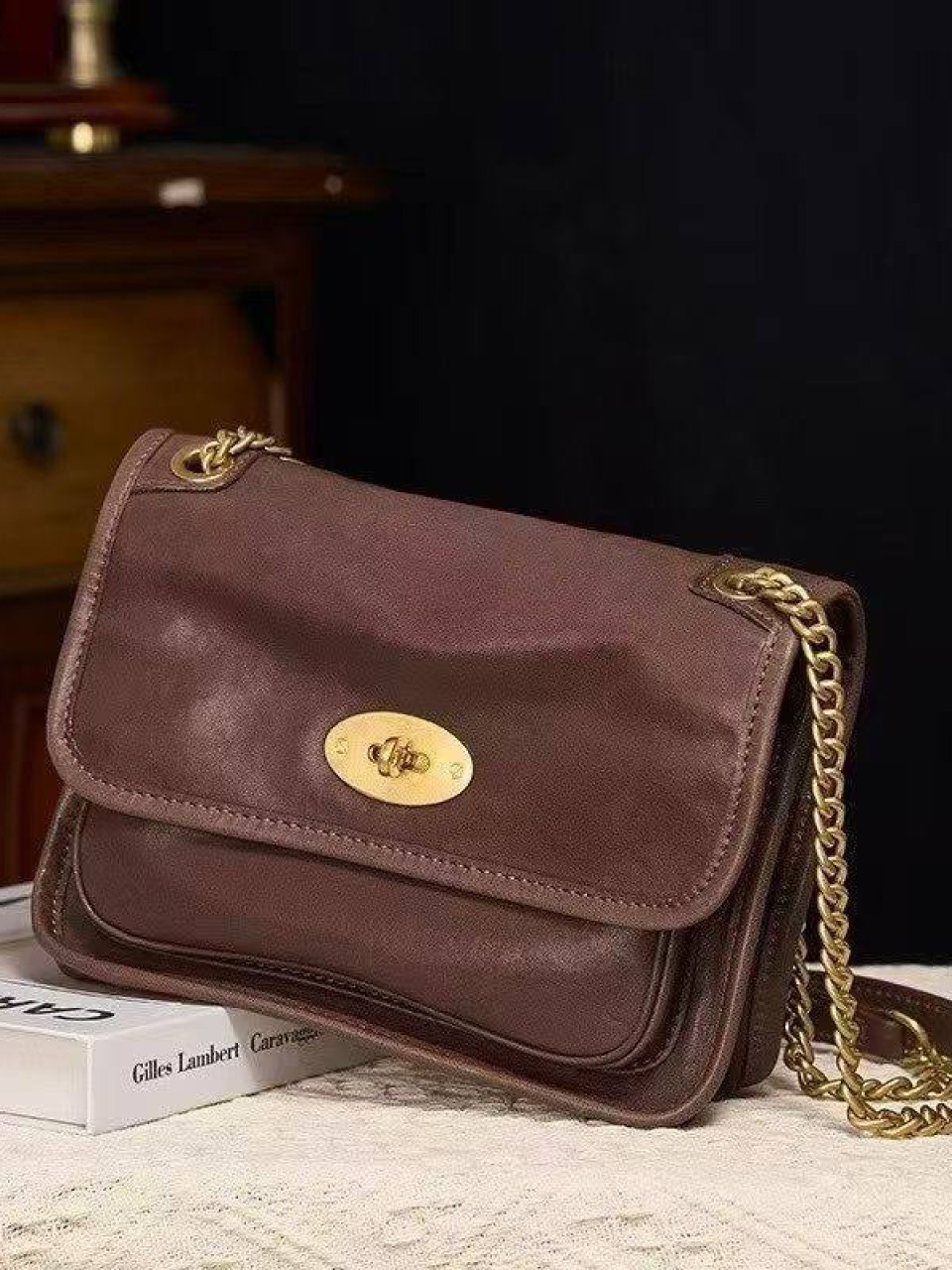 ტყავის ჩანთები