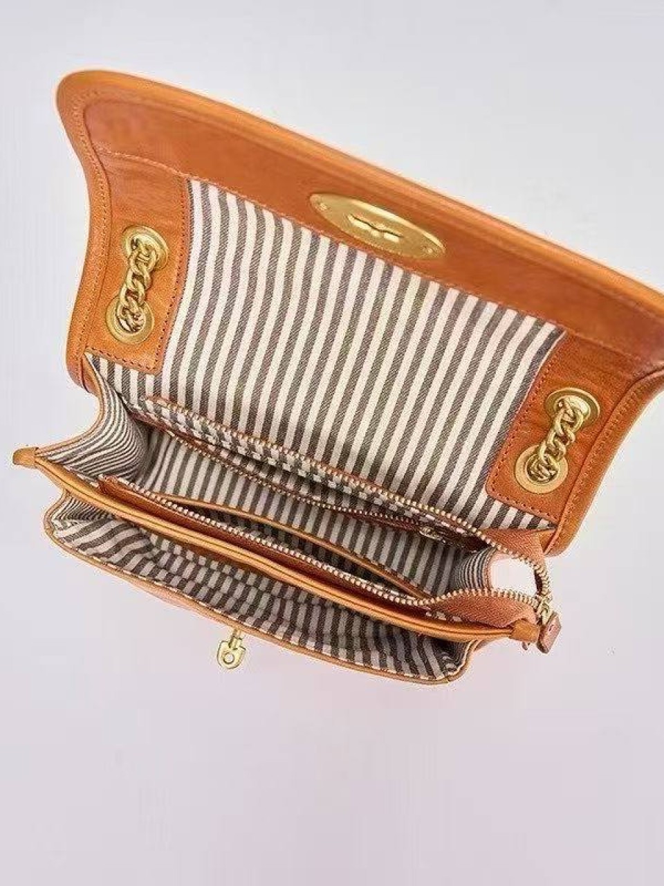 ტყავის ჩანთები