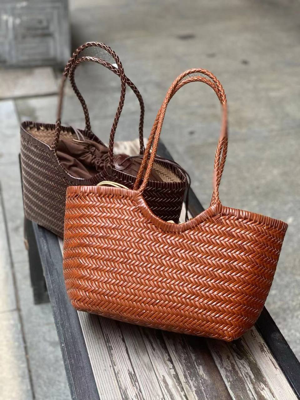 ტყავის ჩანთები